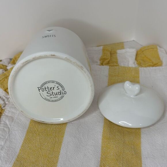 White Ceramic Sweets Jar with Heart Lid - Picture 3 of 4